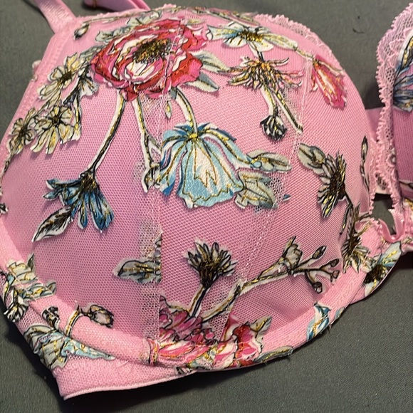 EUC~Woman’s Victoria’s Secret 32 DD (E) Dream Angels Pink Laced Detailed Bra - Picture 2 of 9